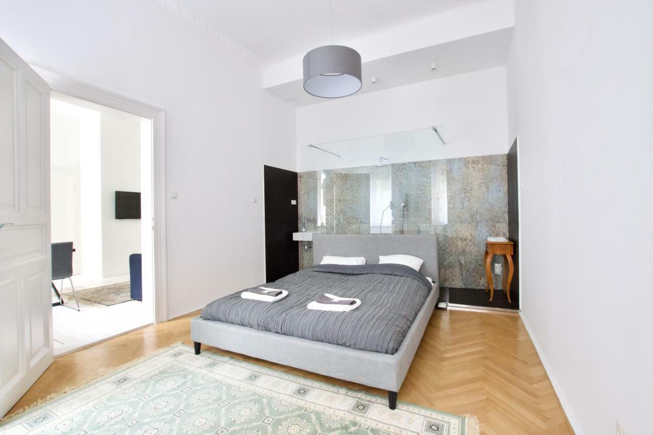 Luxury Apartment By Hi5 - Oktober 6 Street Budapest Kültér fotó