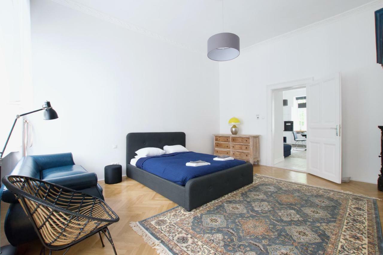 Luxury Apartment By Hi5 - Oktober 6 Street Budapest Kültér fotó